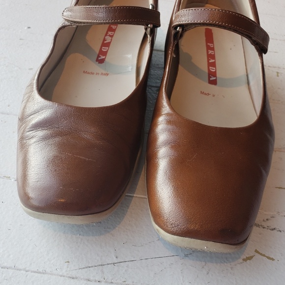 Brown leather Prada shoes - Picture 4 of 4
